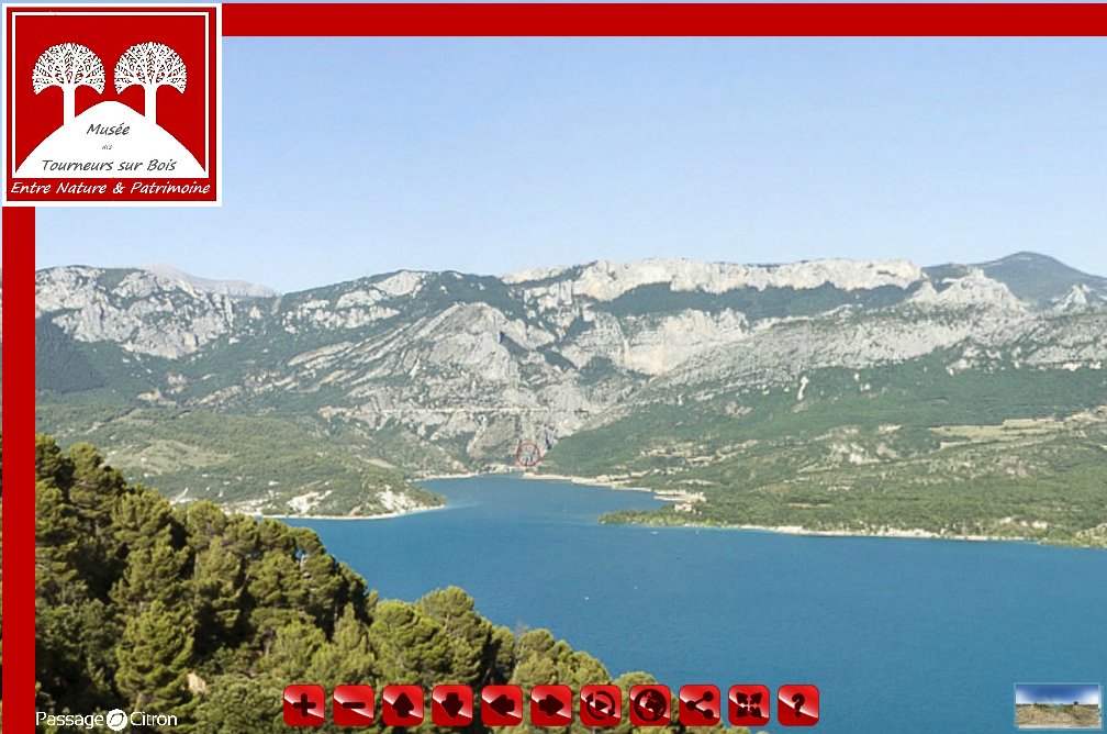 Le Lac de Sainte Croix depuis le plateau de Valensole